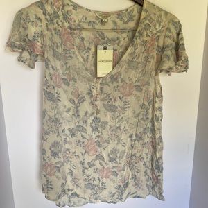 Lightweight top with tucks cloth buttons size M flowing cap short sleeves